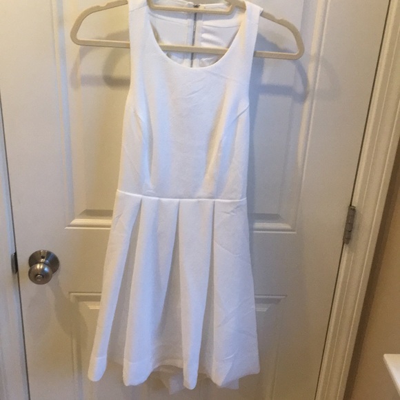 Lulus Dresses & Skirts - White open back dress
